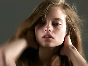 Fille blonde et gode ...