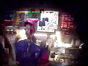 Une brune chic baise ...