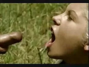 Blonde fille jouer p ...