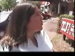 Plantureuse jeune bl ...