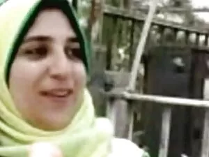 La milf Jana joue da ...