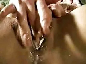 Deux filles se film  ...