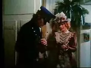 Blonde se fait encul ...