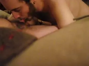 Jeune chatte brune b ...