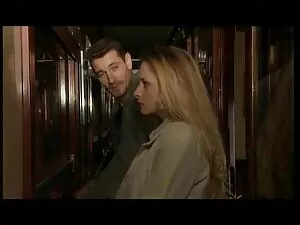 Brunette à tâtons da ...